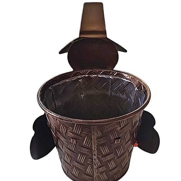 Flowers Turkey Metal Flower Pot with Plastic Insert 11" Tall x 7" Diameter - Picture 3 of 6